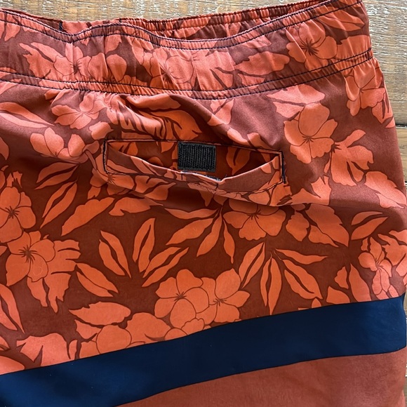 Coolibar Island Swim Trunks in Terracotta Vintage Tropical Stripe in Men’s XXL - Picture 8 of 13
